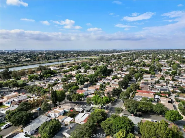 Home close to walking trail by the LA river.