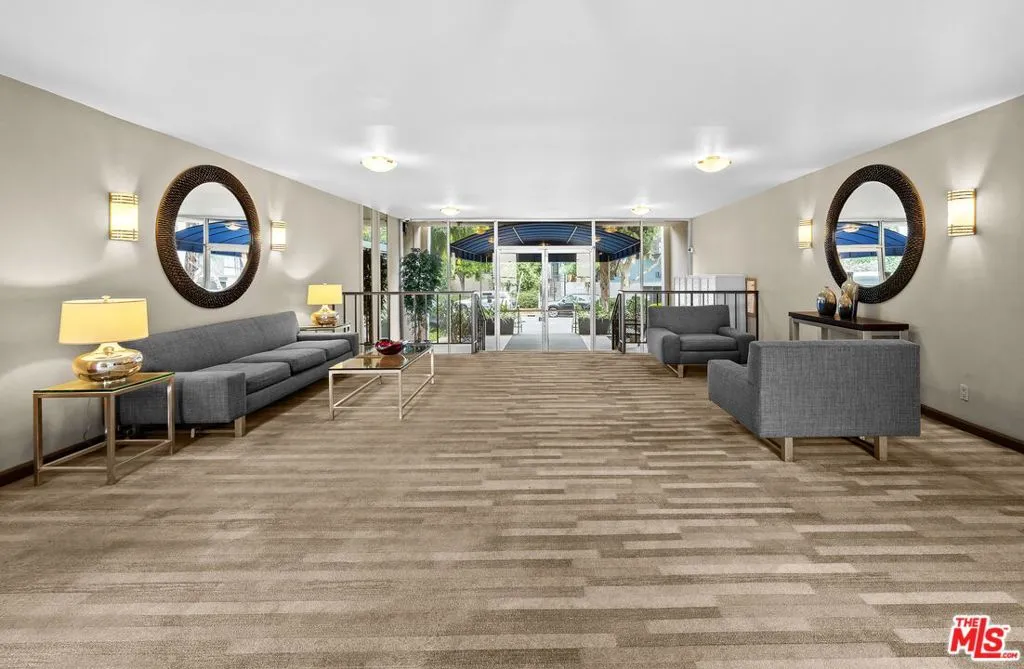 927 N Kings Road 212, West Hollywood, California 90069 home-pic-12