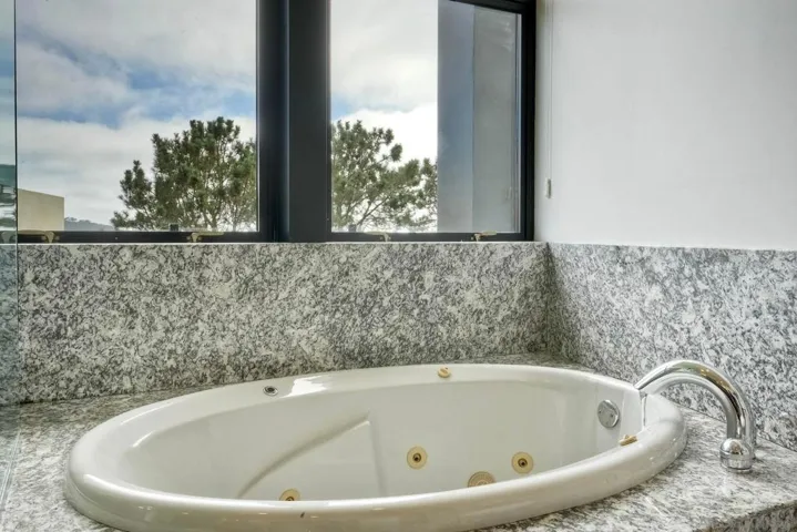Primary Bath/Spa