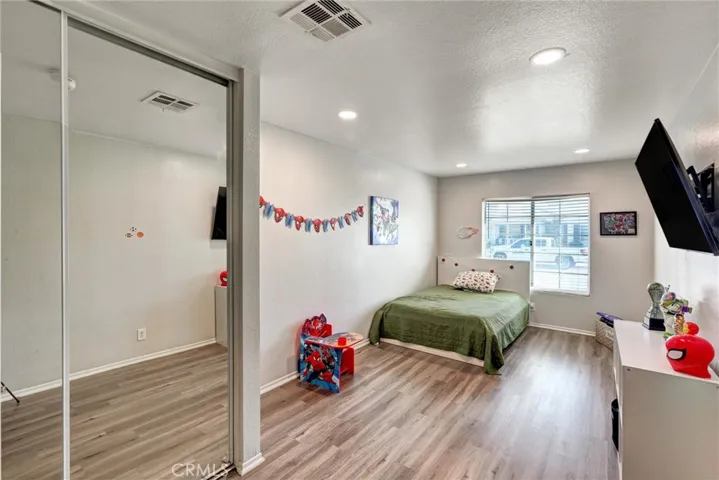 ROOM 1