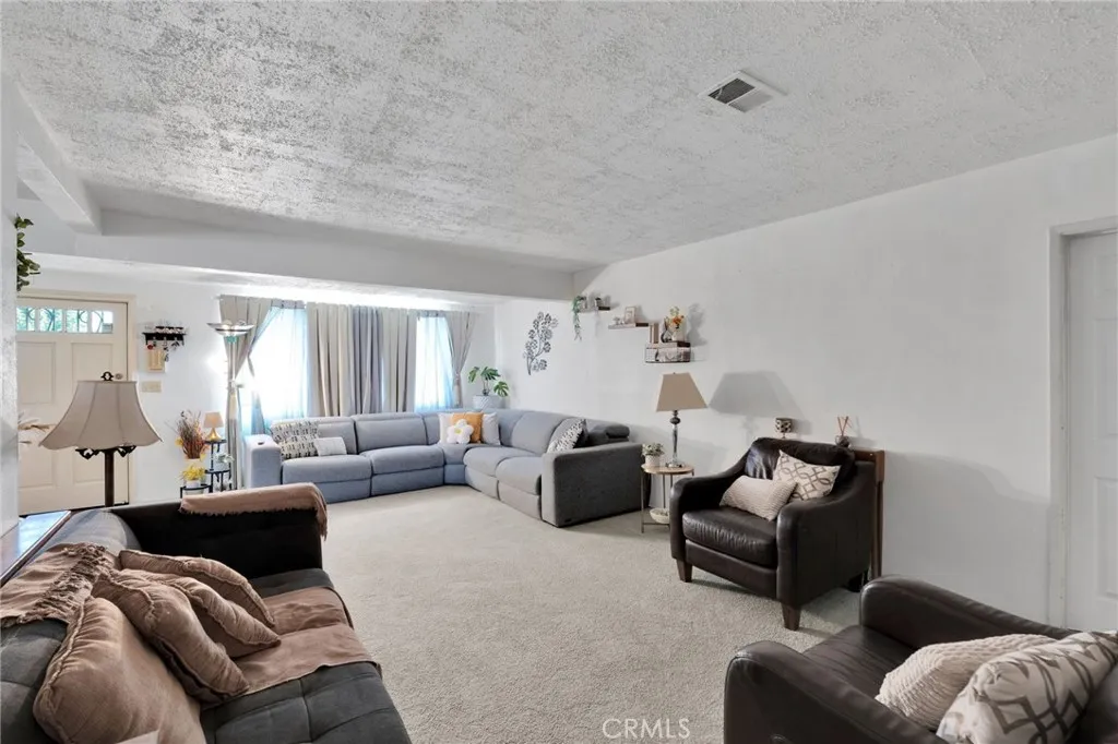 13315 Tacoma Dr, Moreno Valley, California 92553 home-pic-3