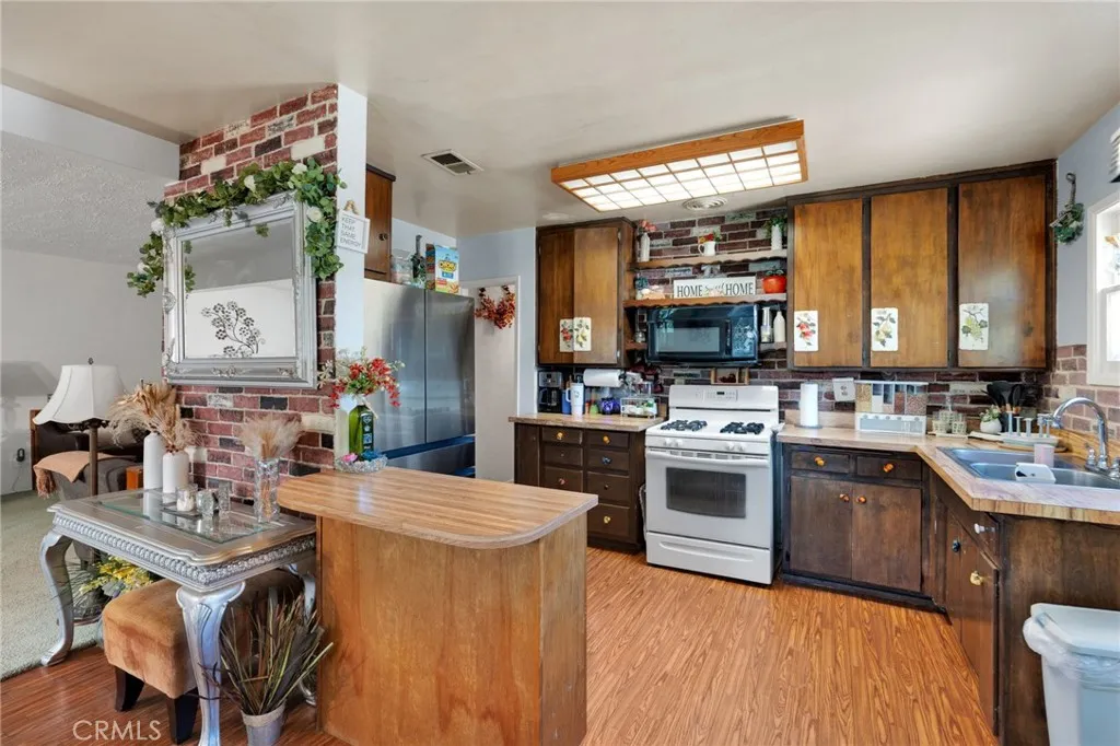 13315 Tacoma Dr, Moreno Valley, California 92553 home-pic-6