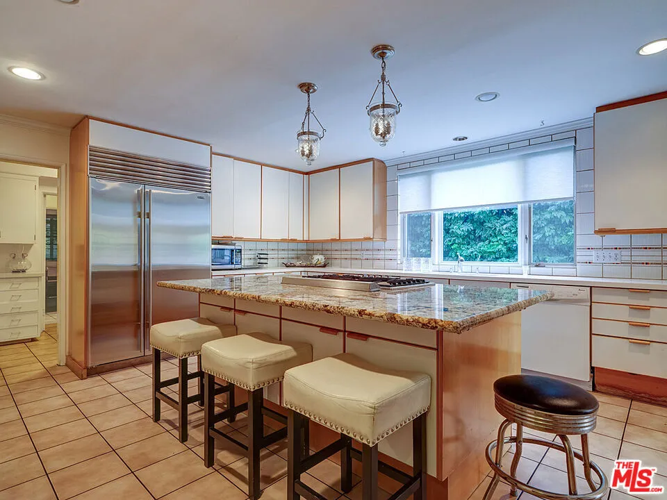 322 N June Street, Los Angeles, California 90004 home-pic-16