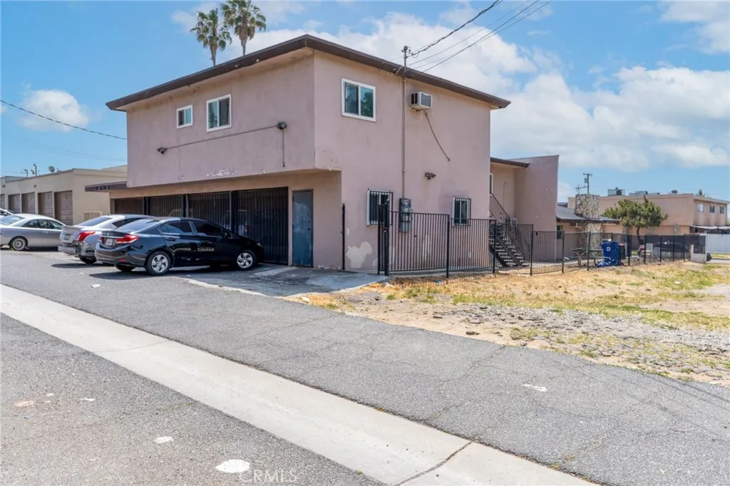 264 W Jackson Street, Rialto, California 92376 home-pic-29