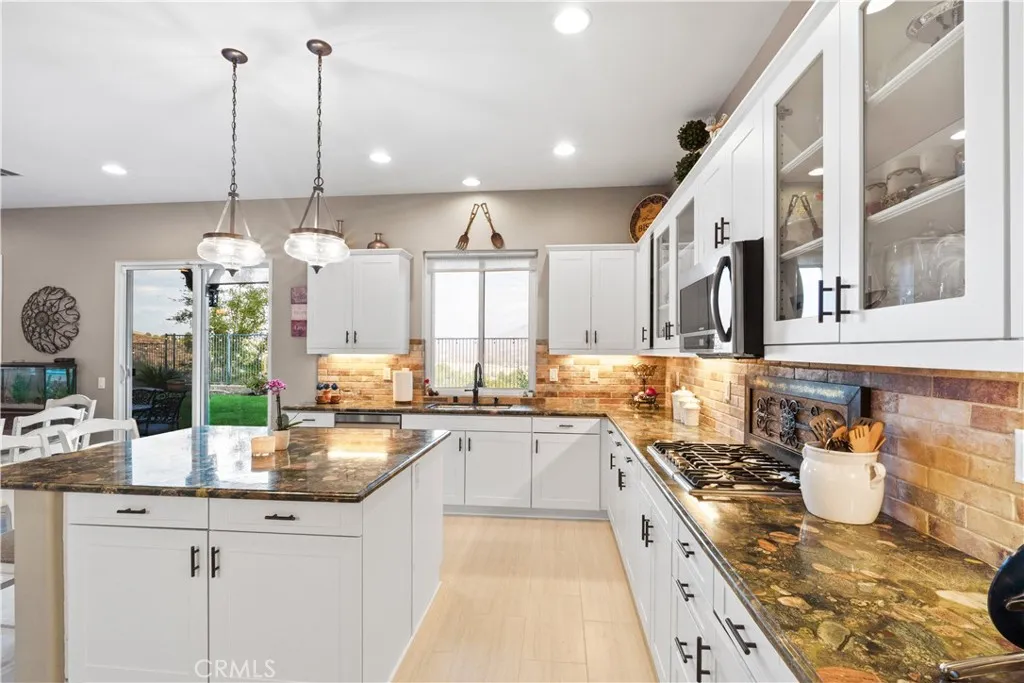 17004 Crest Heights, Canyon Country, California 91387 home-pic-18