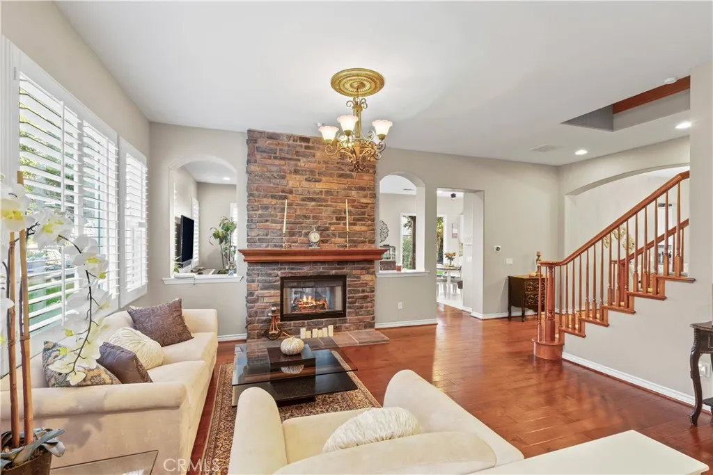 17004 Crest Heights, Canyon Country, California 91387 home-pic-0