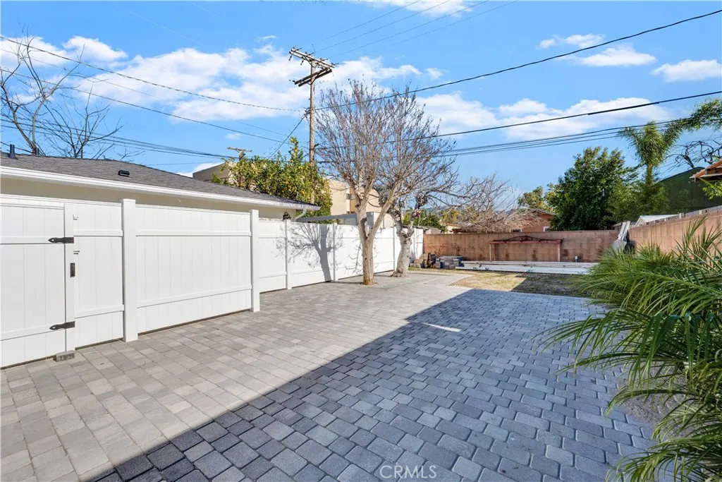 114 S Lamer Street, Burbank, California 91506 home-pic-25