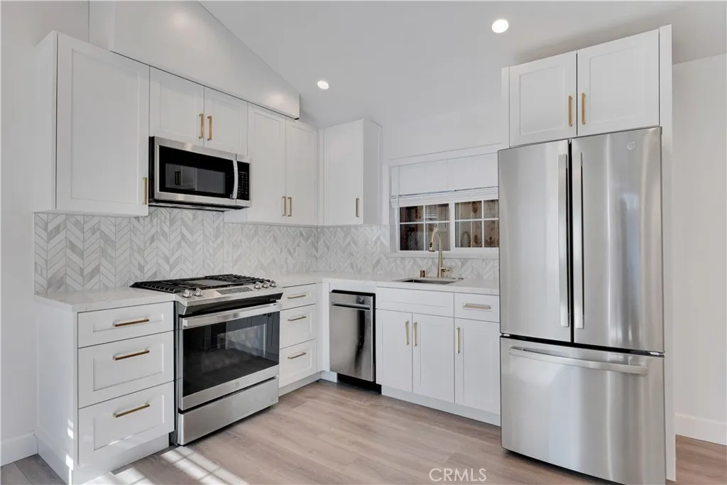 114 S Lamer Street, Burbank, California 91506 home-pic-36