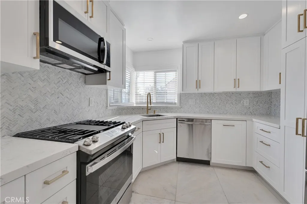 114 S Lamer Street, Burbank, California 91506 home-pic-21