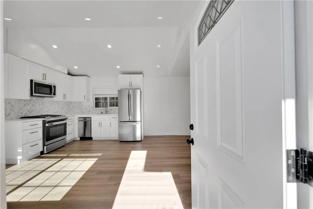 114 S Lamer Street, Burbank, California 91506 home-pic-34