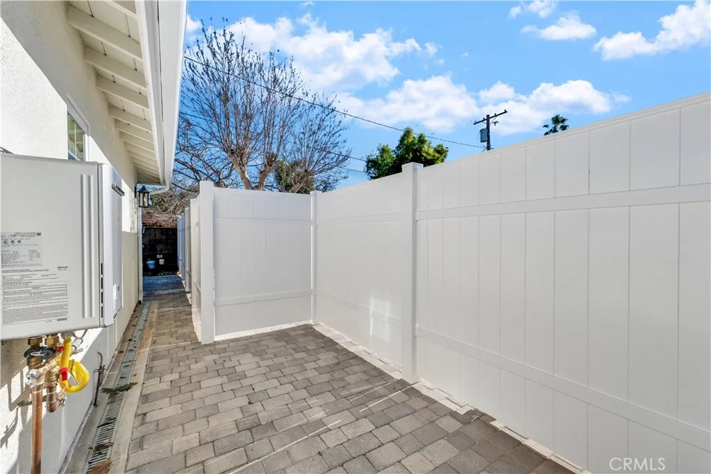 114 S Lamer Street, Burbank, California 91506 home-pic-46