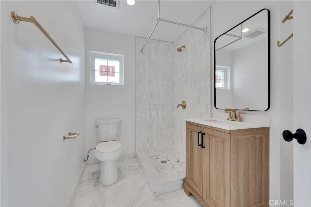 114 S Lamer Street, Burbank, California 91506 home-pic-37