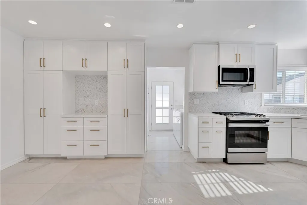 114 S Lamer Street, Burbank, California 91506 home-pic-20