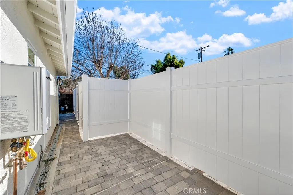 114 S Lamer Street, Burbank, California 91506 home-pic-32