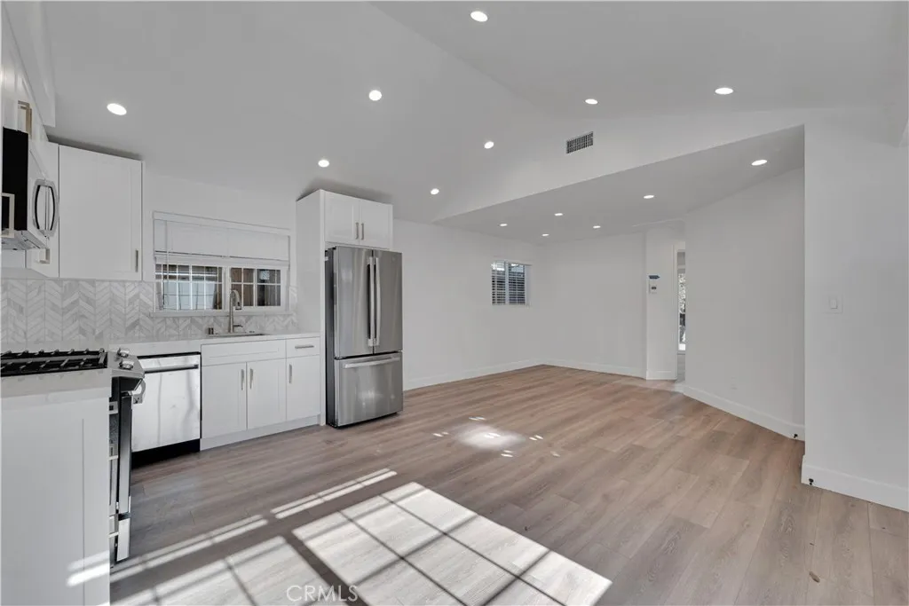 114 S Lamer Street, Burbank, California 91506 home-pic-40