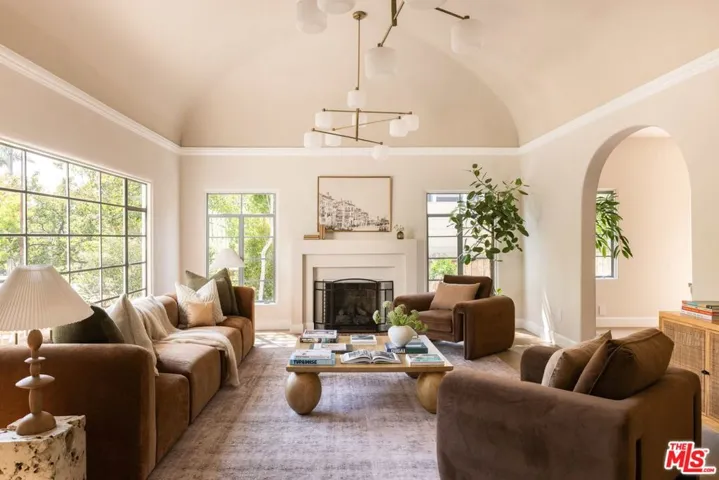 2449 N Commonwealth Avenue, Los Angeles, California 90027