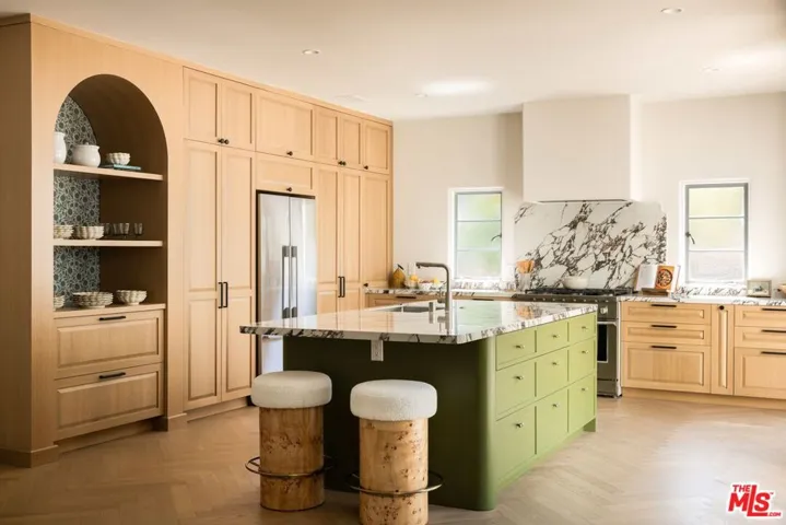 2449 N Commonwealth Avenue, Los Angeles, California 90027