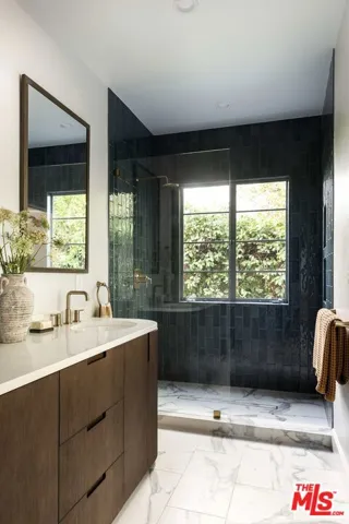 2449 N Commonwealth Avenue, Los Angeles, California 90027