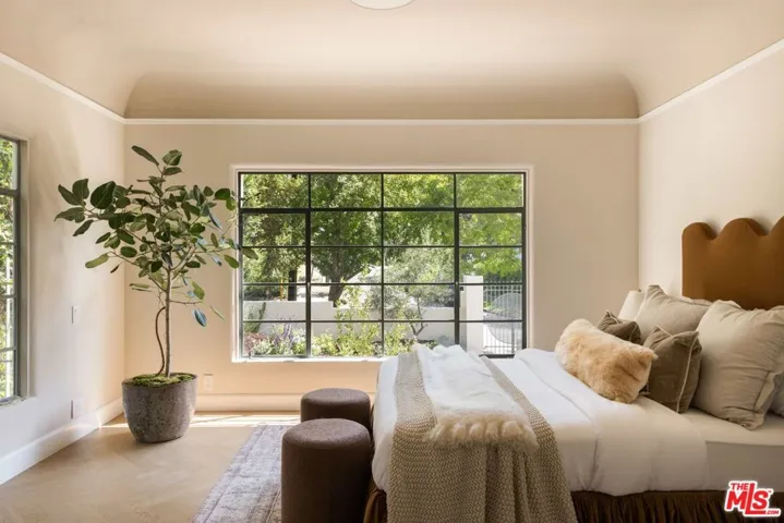 2449 N Commonwealth Avenue, Los Angeles, California 90027