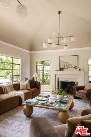 2449 N Commonwealth Avenue, Los Angeles, California 90027