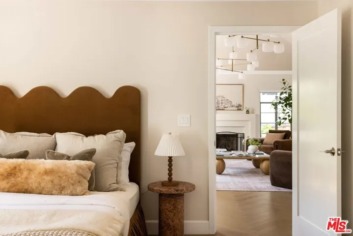 2449 N Commonwealth Avenue, Los Angeles, California 90027