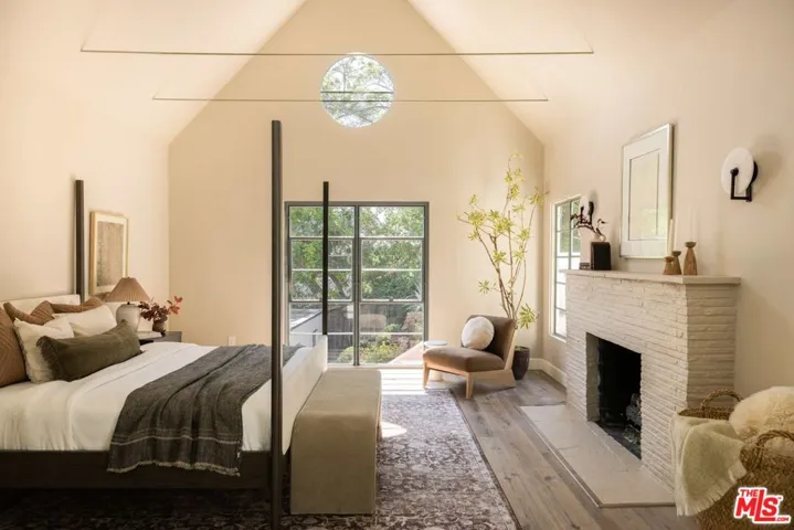 2449 N Commonwealth Avenue, Los Angeles, California 90027