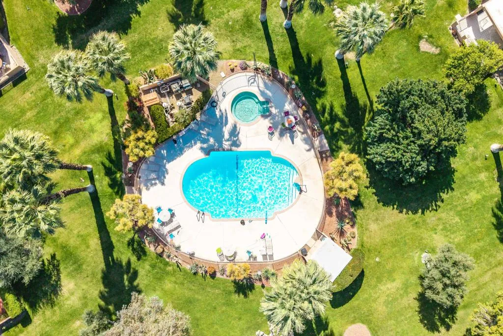 2521 N Whitewater Club Drive A, Palm Springs, California 92262 home-pic-25
