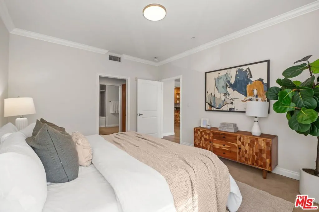 3061 W 12th Place 203, Los Angeles, California 90006 home-pic-12