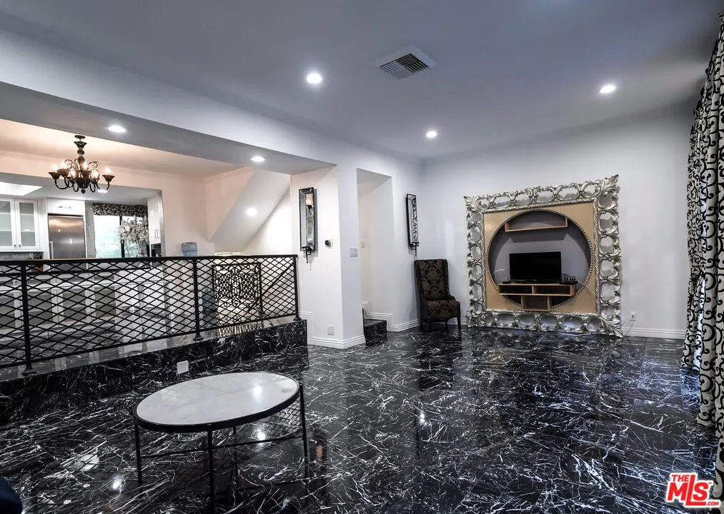 9321 Burton Way A, Beverly Hills, California 90210 home-pic-2