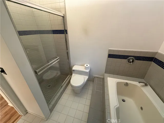  Master bathroom on suite.