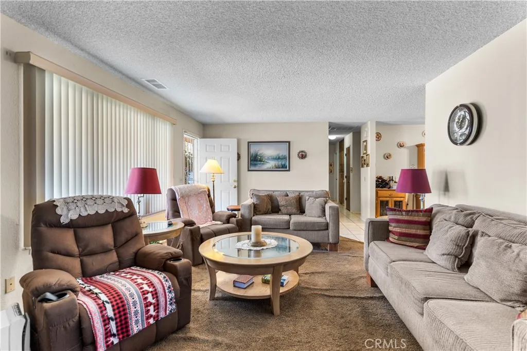 17837 Fresno Street, Hesperia, California 92345 home-pic-9