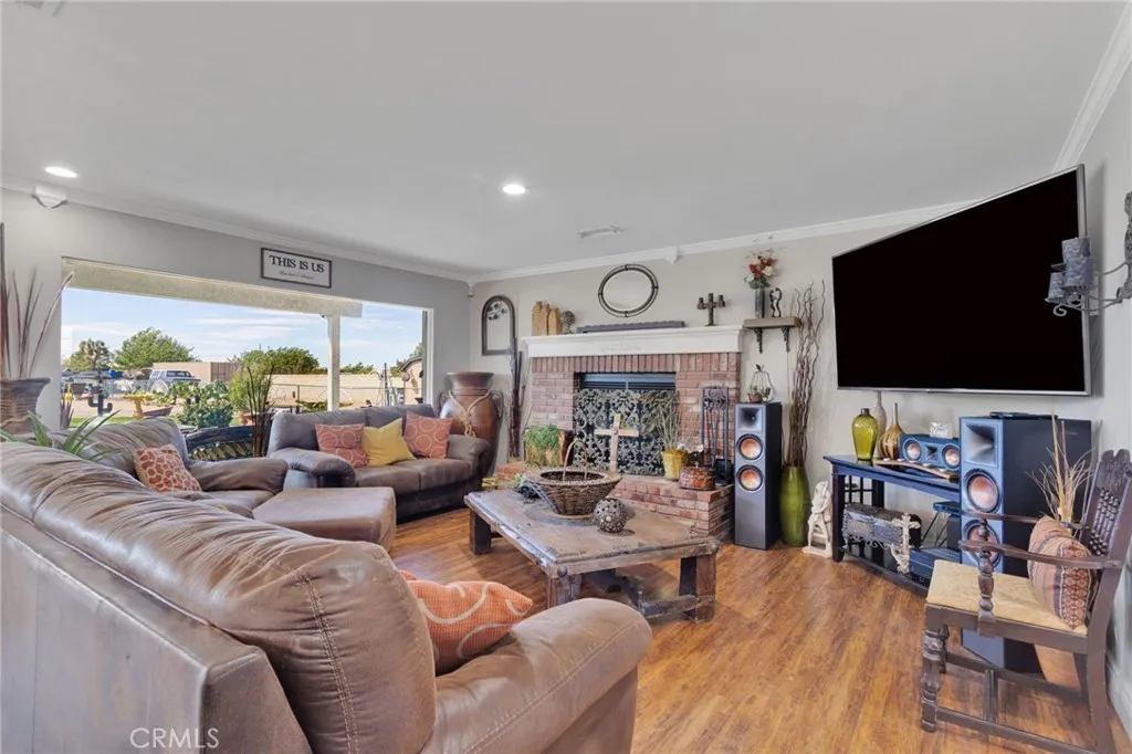 11546 Oakwood Avenue, Hesperia, California 92345 home-pic-17