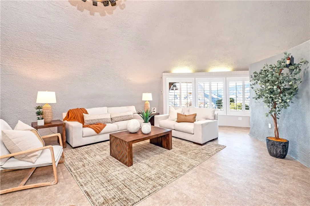 13600 Diamond Point Drive 1, Yucaipa, California 92399 home-pic-18