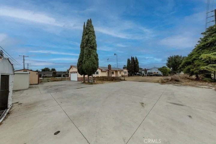 Concrete area for multiple cars & trucks plus an entryway from Orangethorpe Ave.