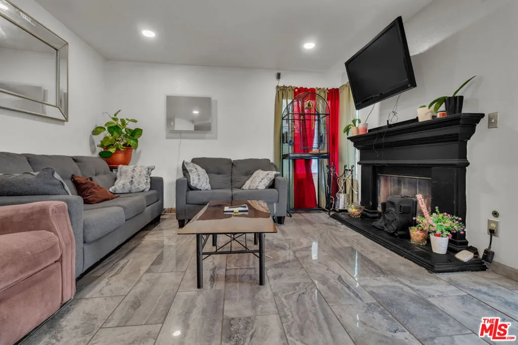 3134 Maricotte Drive, Palmdale, California 93550 home-pic-11