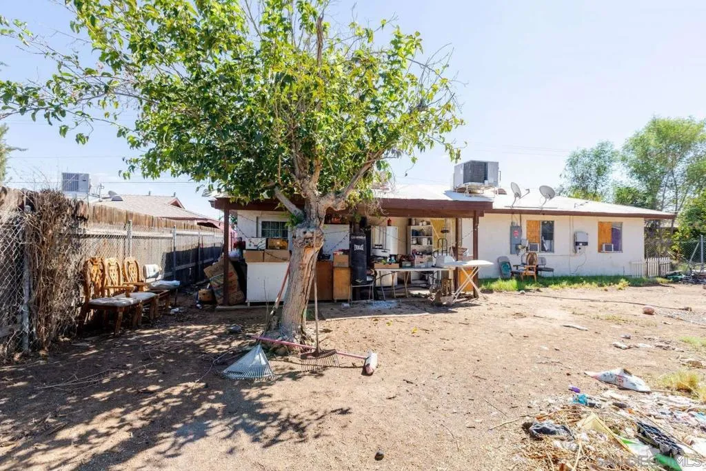 333 N N Carlton Ave, Blythe, California 92225 home-pic-39