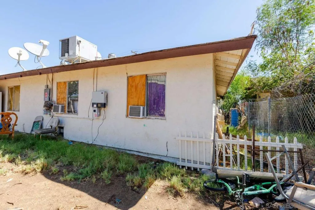 333 N N Carlton Ave, Blythe, California 92225 home-pic-40