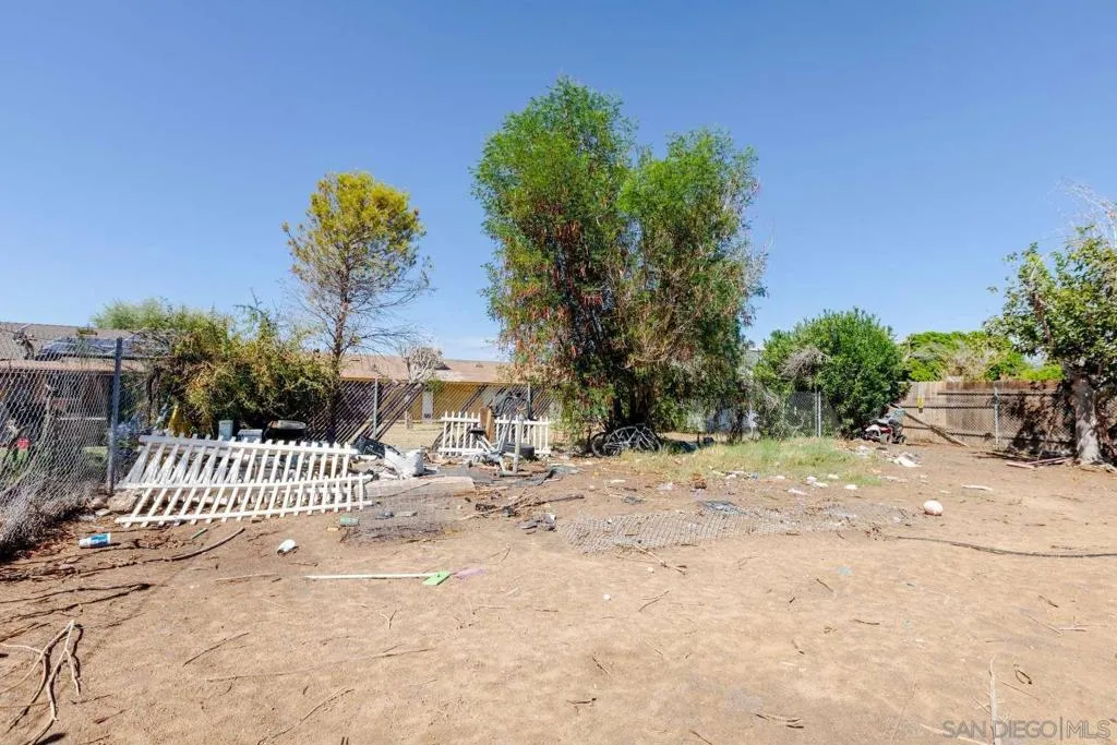 333 N N Carlton Ave, Blythe, California 92225 home-pic-42