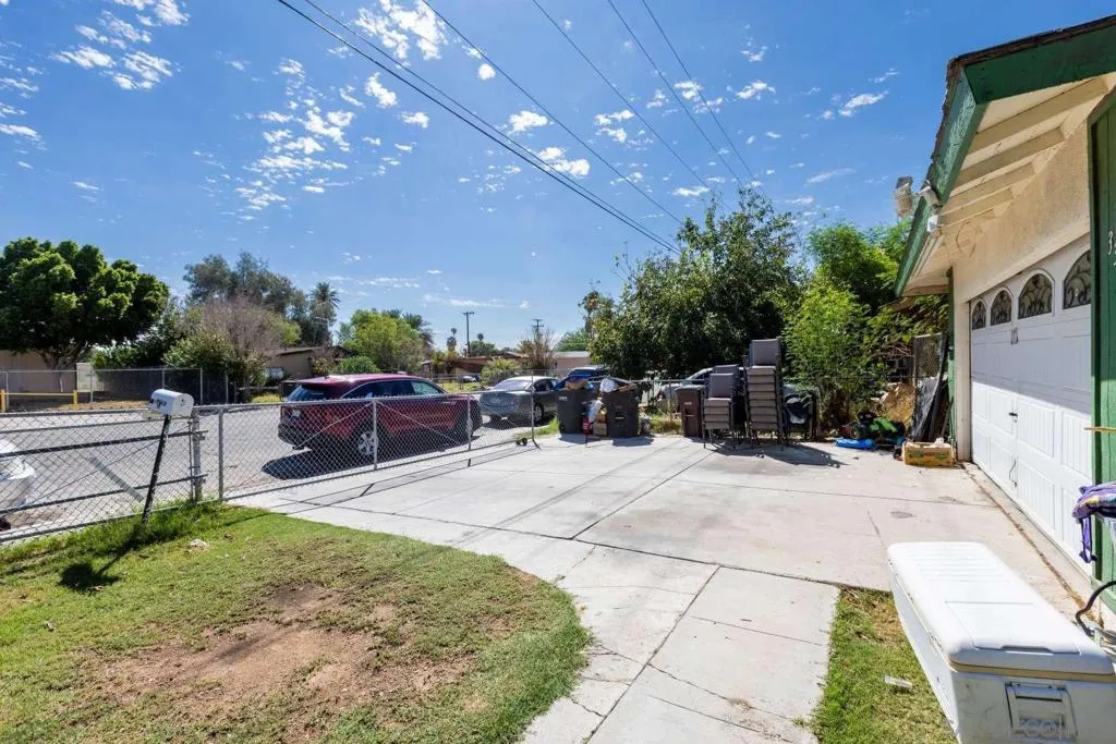333 N N Carlton Ave, Blythe, California 92225 home-pic-5