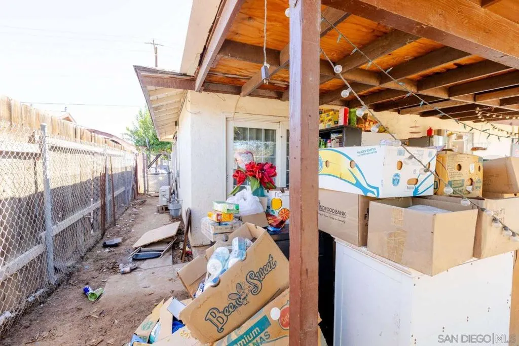 333 N N Carlton Ave, Blythe, California 92225 home-pic-43