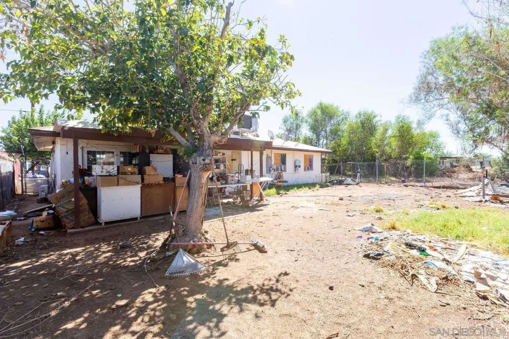 333 N N Carlton Ave, Blythe, California 92225 home-pic-38
