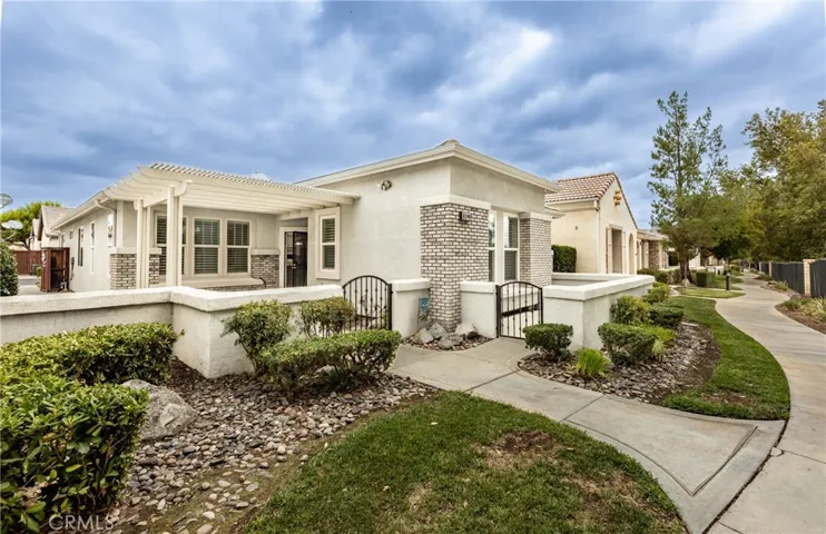 Front View Showing Side Yard
