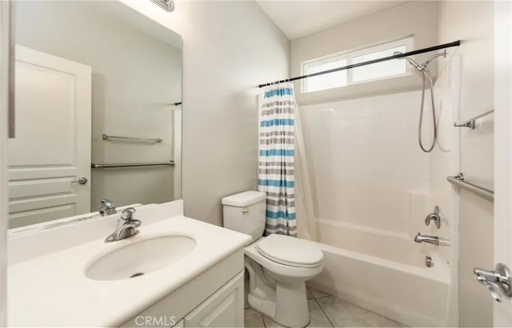 Guest Bathroom with Shower over Tub