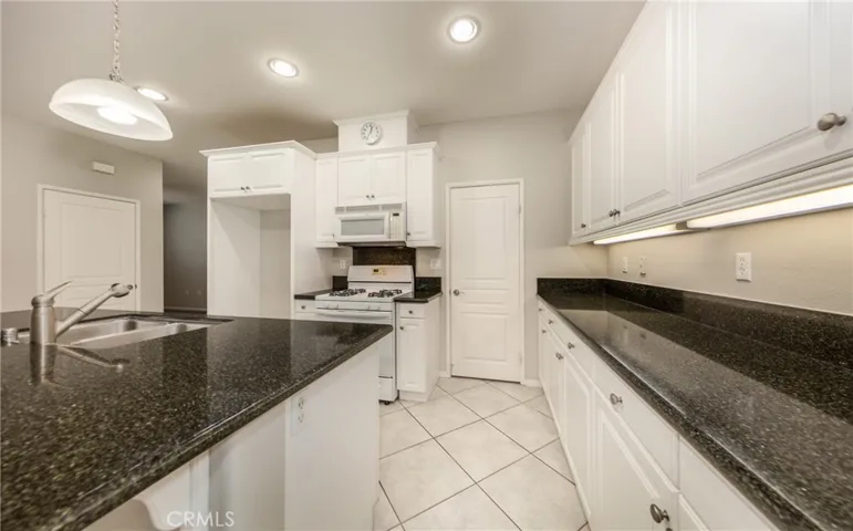 Kitchen with Granite Counters, Island