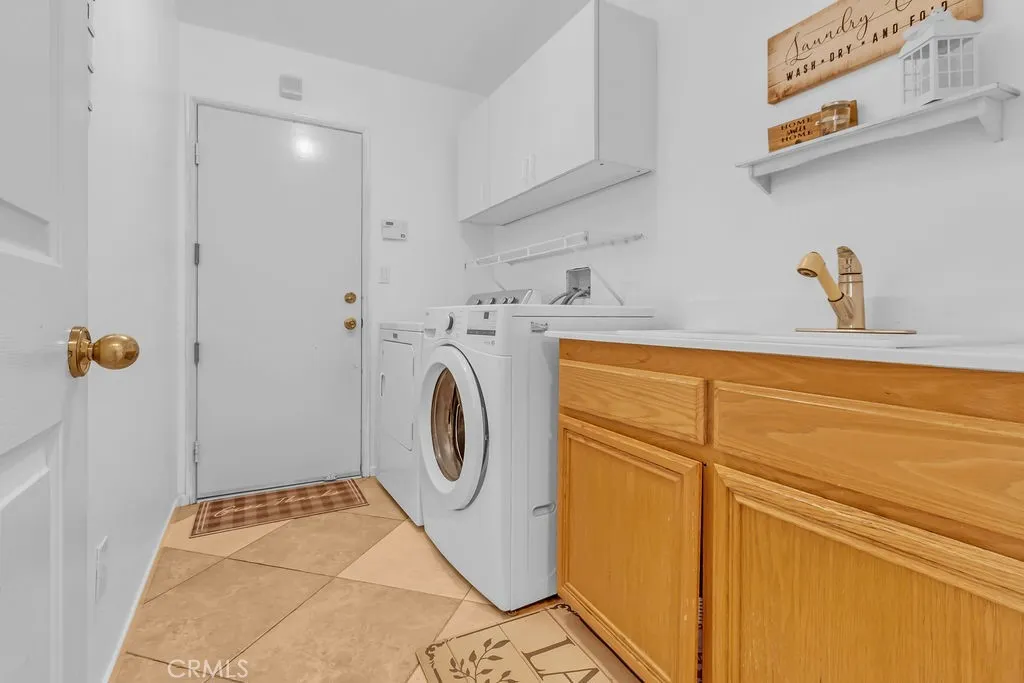1096 1096 Casandra, Corona, California 92879 home-pic-17