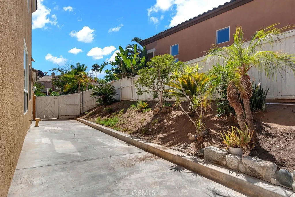 1096 1096 Casandra, Corona, California 92879 home-pic-38