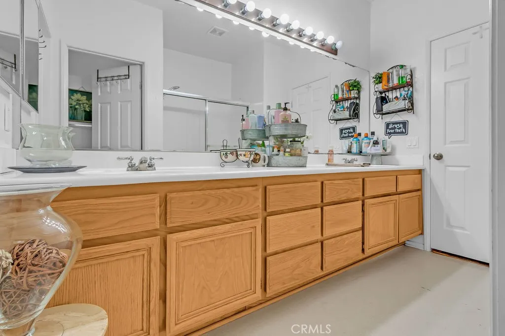 1096 1096 Casandra, Corona, California 92879 home-pic-26