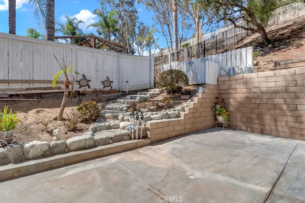 1096 1096 Casandra, Corona, California 92879 home-pic-37