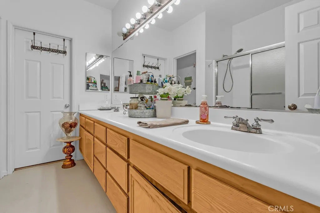 1096 1096 Casandra, Corona, California 92879 home-pic-23