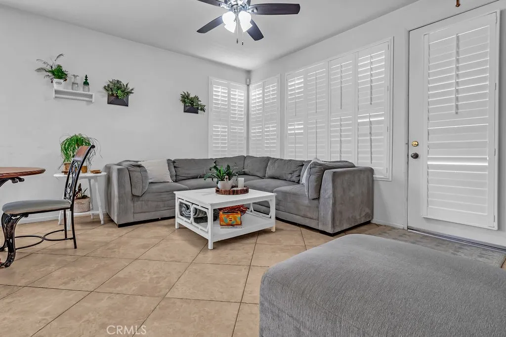 1096 1096 Casandra, Corona, California 92879 home-pic-9